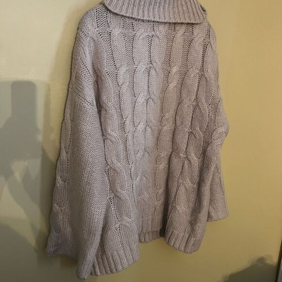 Native youth xs sweater - Picture 5 of 6